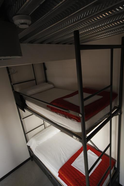 Traveller Box Hostel Seville Room photo