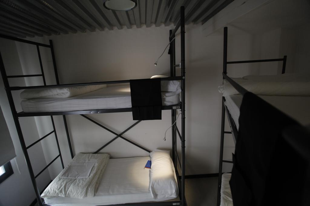 Traveller Box Hostel Seville Exterior photo